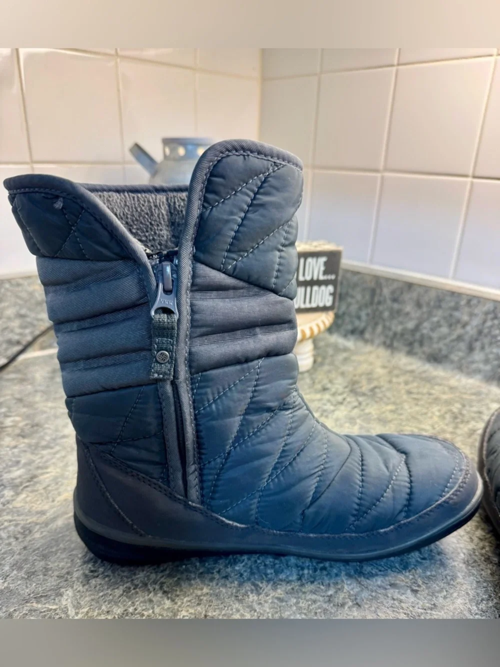 Women’s Columbia Quilted Waterproof Winter Boots 5.5